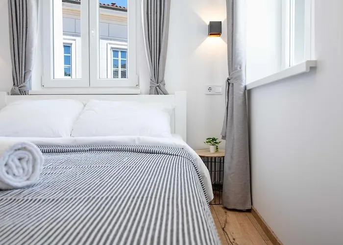 Music By Locap Group * Pirano